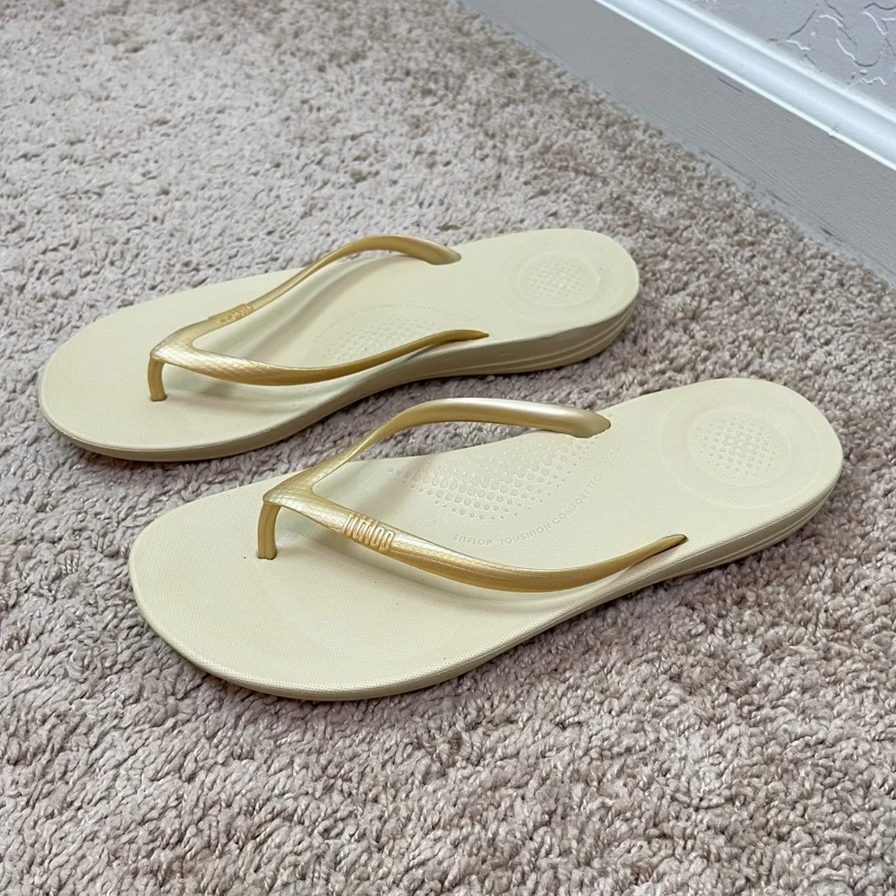 FitFlop iQushion Ergonomic Women’s Lightweight Gold Flip-Flops Sandals Size 9 - Picture 4 of 12